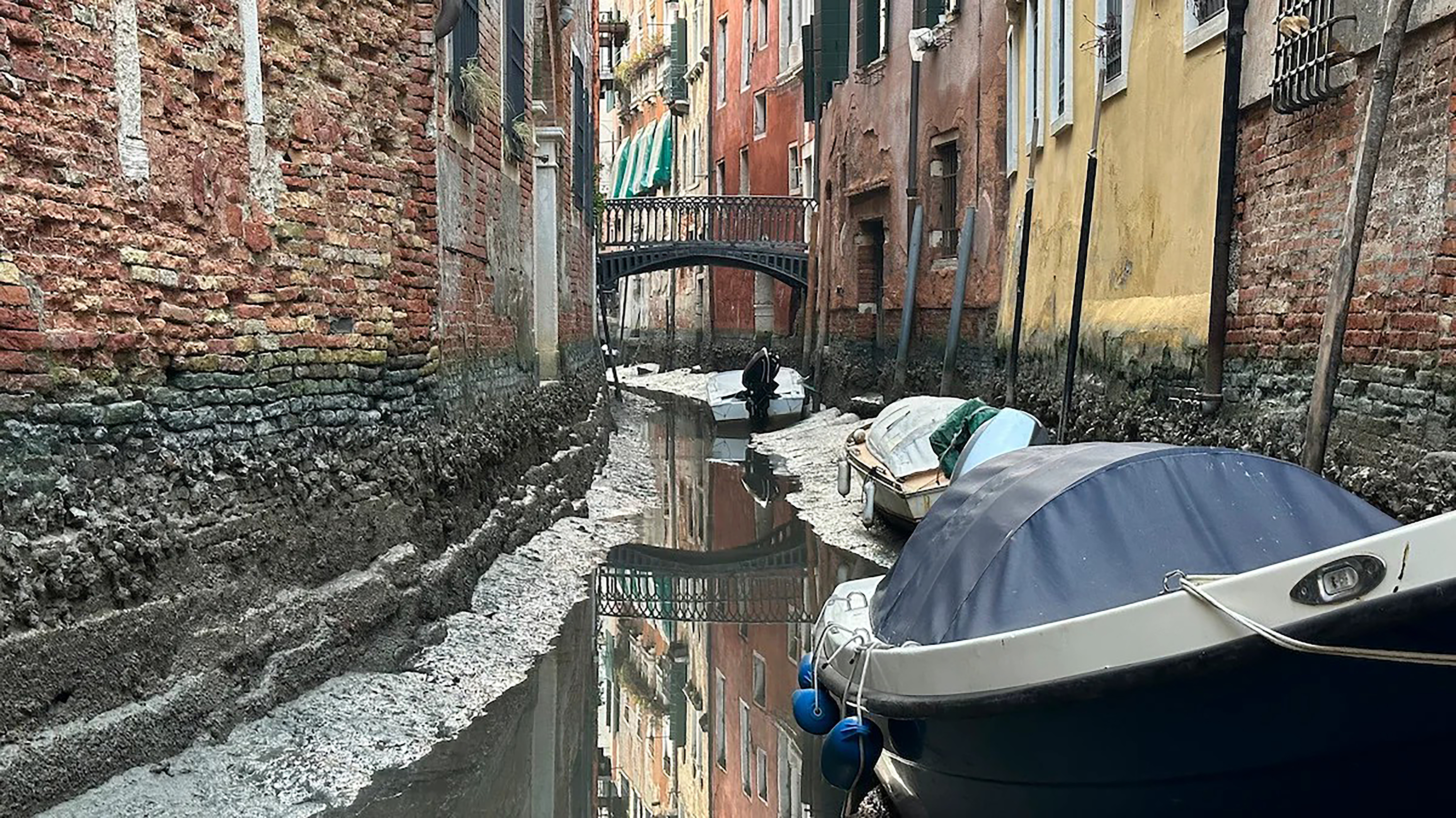 Venesia Kekeringan Ekstrem Sejumlah Gondola Terdampar